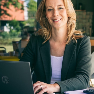 Portretfoto van Linda van Loon - de Graaf, financieel adviseur
