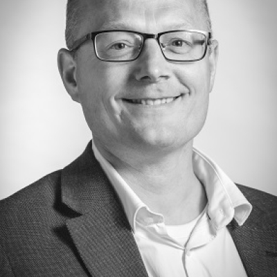 Portretfoto van C.J. (Johan) van Houwelingen, financieel adviseur