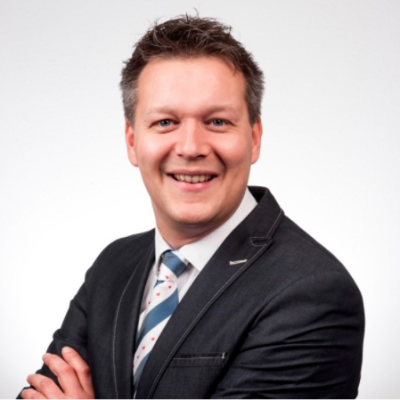 Portretfoto van P.H. (Pieter) Westra, financieel adviseur