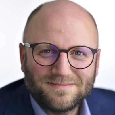 Portretfoto van J. Pieterse, financieel adviseur