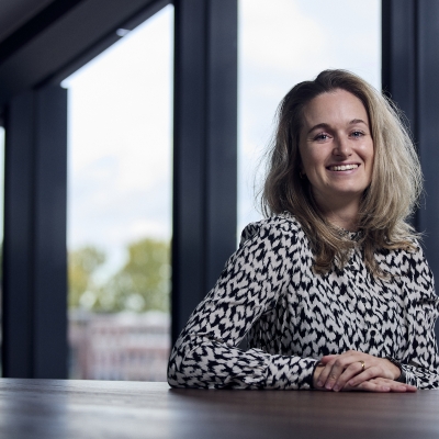Portretfoto van  L.E.M. (Lisanne) Kolken, financieel adviseur