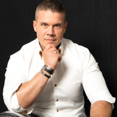 Portretfoto van Gabor Kovacs, financieel adviseur