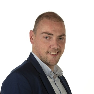 Portretfoto van H.M.(Jelle) de Beer, financieel adviseur