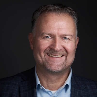 Portretfoto van H.J.(Henny) Keizer, financieel adviseur
